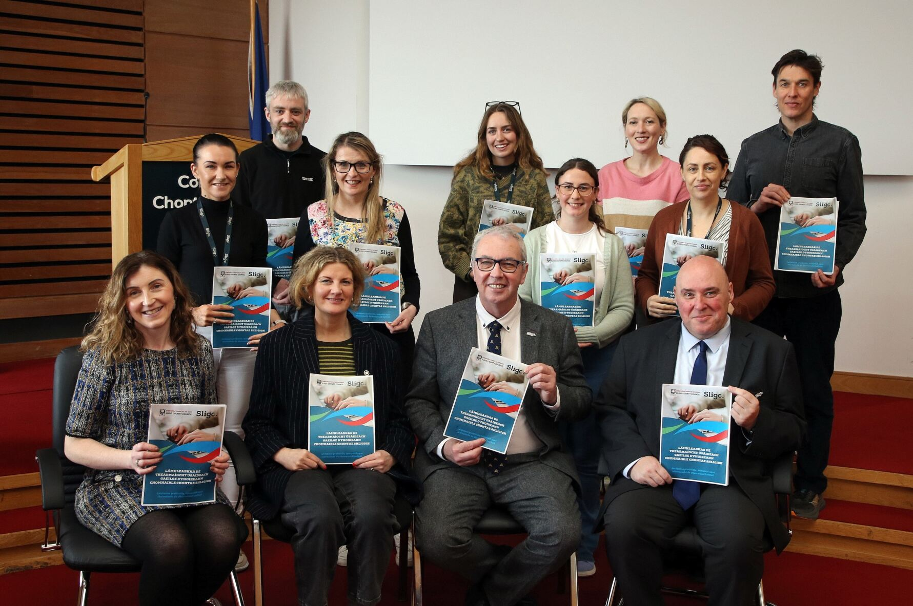 L&aacute; M&oacute;r na Gaeilge i gComhairle Chontae Shligigh &ndash; Seoladh L&aacute;mhleabhair Nua de Thearma&iacute;ocht &Uacute;s&aacute;ideach don Fhoireann

